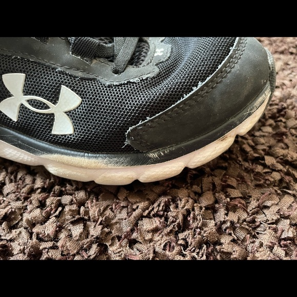 Under Armour boys tennis shoes - Picture 3 of 6